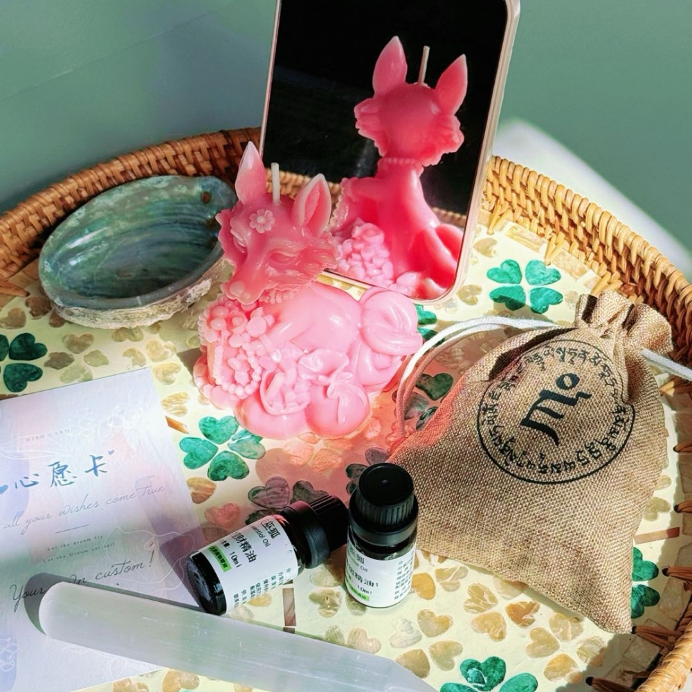 T25	Designer Style Candle Gift Box